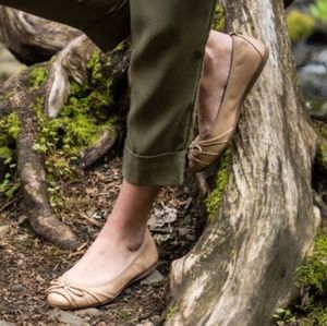 born chelan ballet flat